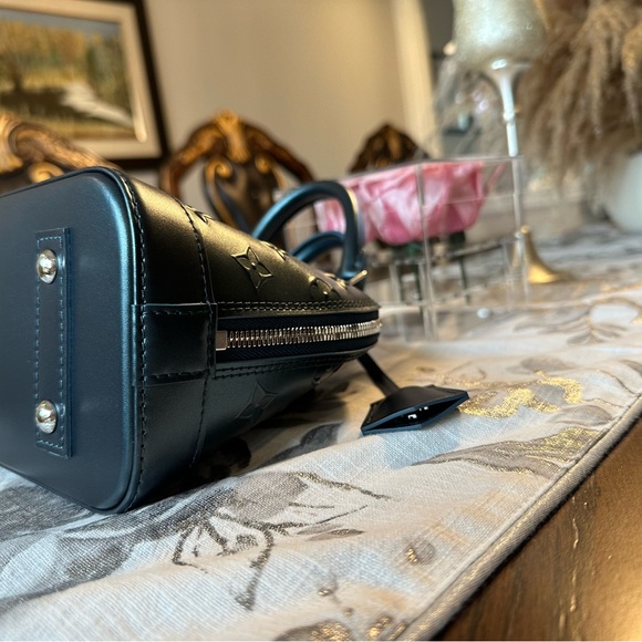 💗 SOLD 💗 LOUIS VUITTON Monogram Alma BB Steel Blue - Picture 4 of 11